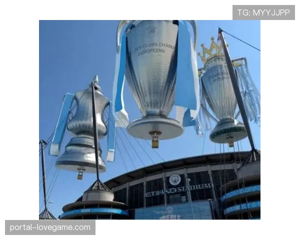 欧冠主题展览在米兰开幕，展出历届冠军奖杯复刻品